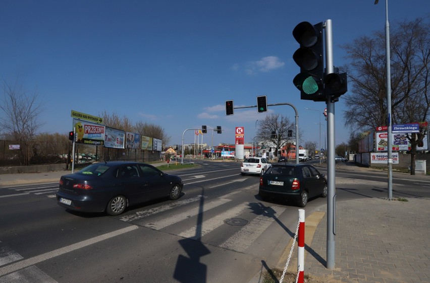 Światła na skrzyżowaniu Struga i Zbrowskiego już działają.