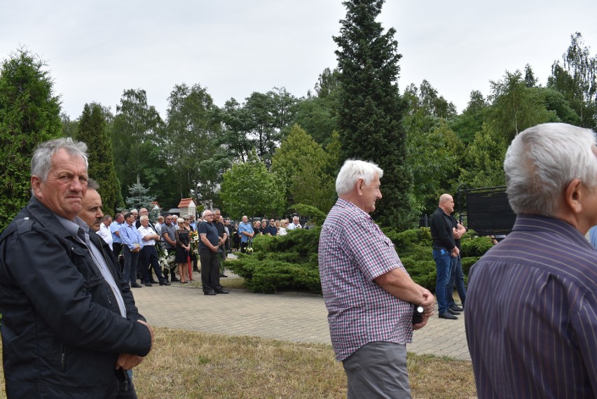 Olkusz. Tłumy na pogrzebie zmarłego kierowcy rajdowego Józefa Cabały