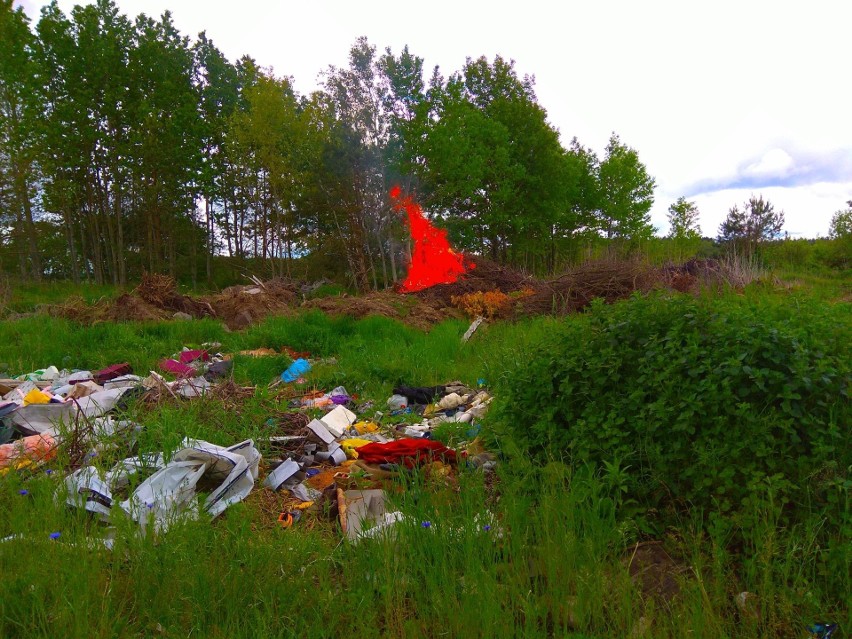 Reduty. Pożar dzikiego wysypiska w gminie Orla (zdjęcia)