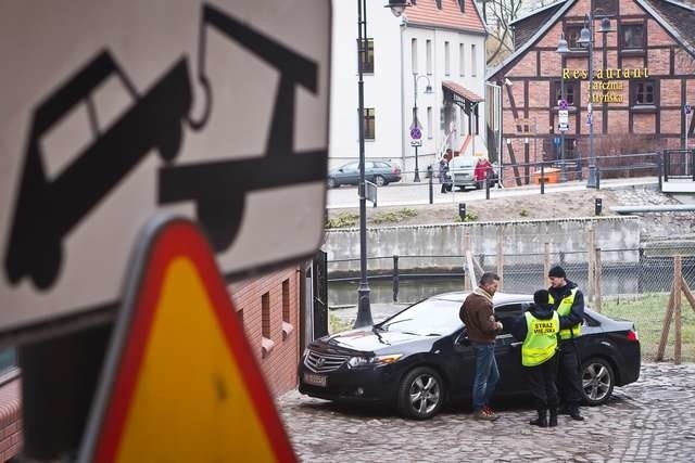 Uwaga na oznakowanie w sercu miasta - mamy tu „strefę zamieszkania”! Znaków jest o wiele mniej, ale to nie koniec zmian