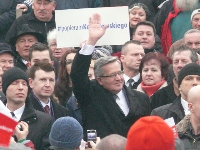Prezydent Bronisław Komorowski rozpoczął w poniedziałek swoją kampanię w Ostrowcu Świętokrzyskim.