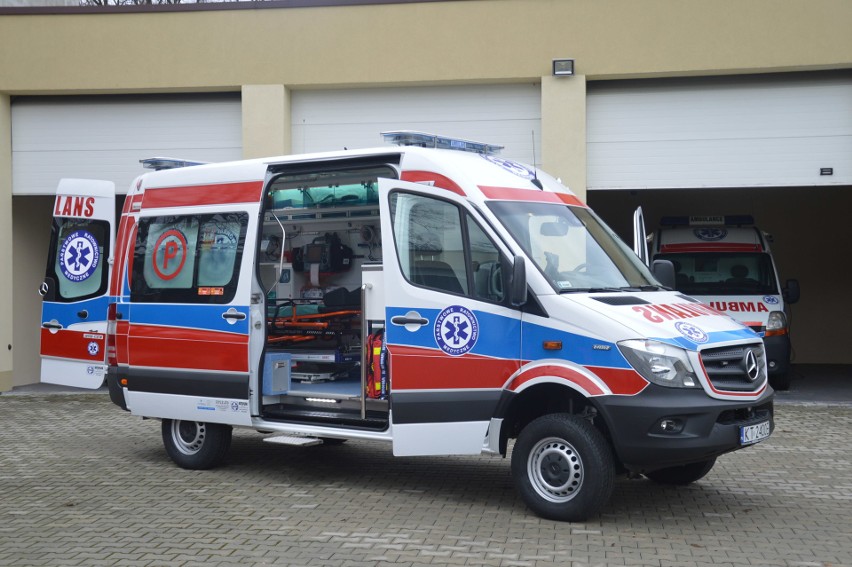 Tarnowskie pogotowie ratunkowe z nowym ambulansem [ZDJĘCIA]