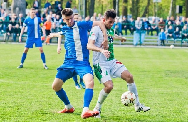 Piłkarze Pelikana swoje mecze rozgrywają na kameralnym stadionie, na Plantach w Niechanowie