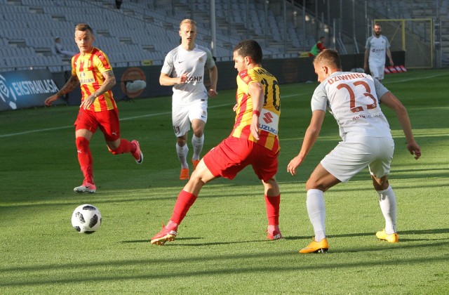 Piłkarze Korony Kielce przegrali ostatni mecz w tym sezonie z Zagłębiem Lubin 0:2. Trener Gino Lettieri dał zadebiutować w tym pojedynku trzem wychowankom Korony, grającym w Centralnej Lidze Juniorów. Jak wypadli? Sprawdź nasze oceny.