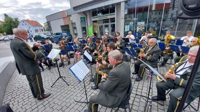 Działająca nieprzerwanie od 1947 roku - Orkiestra Dęta Zastal, skupia "młodzież starszą" zainteresowaną grą na instrumentach dętych.