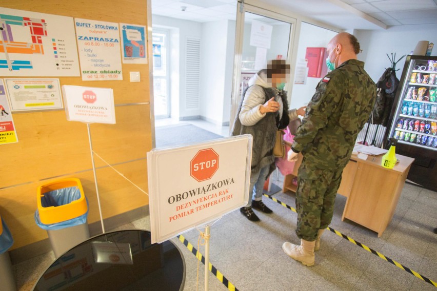 Żołnierze WOT wspierają słupski szpital (zdjęcia)