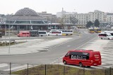 Coraz więcej kursów z dworca autobusowego przy ulicy Czarnowskiej w Kielcach. Część busów odjeżdża z prywatnego dworca  
