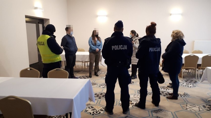 Szokujący wynik kontroli - policja i inspektorzy sanitarni odkryli 300 gości w jednym z hoteli we Władysławowie