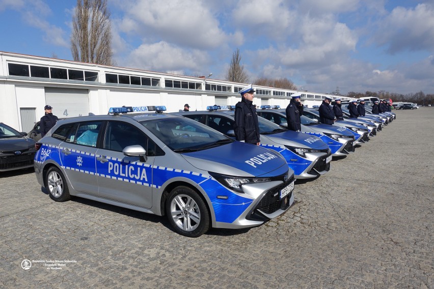 Nowe ekologiczne radiowozy trafiły do dolnośląskiej policji.