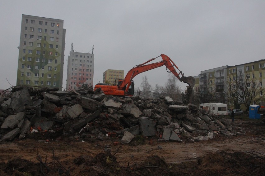 Trwa rozbiórka starej przychodni na Piątkowie