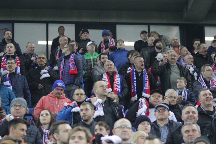 Górnik Zabrze - Śląsk Wrocław. Kibice odśpiewali hymn ZDJĘCIA KIBICÓW