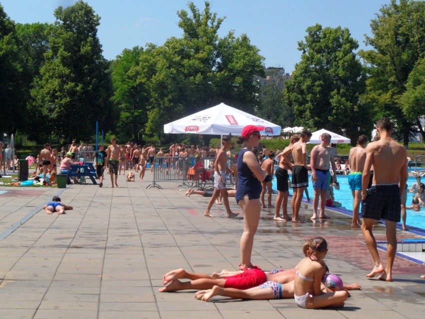 Basen w Bytomiu przy ul. Wrocławskiej - 29.06.2016. Zobacz, jak wypoczywano [ZDJĘCIA]