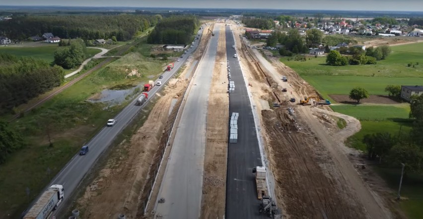 Budowa S5 pod Bydgoszczą. Ten odcinek będzie gotowy pod koniec roku. Zobacz wideo z drona