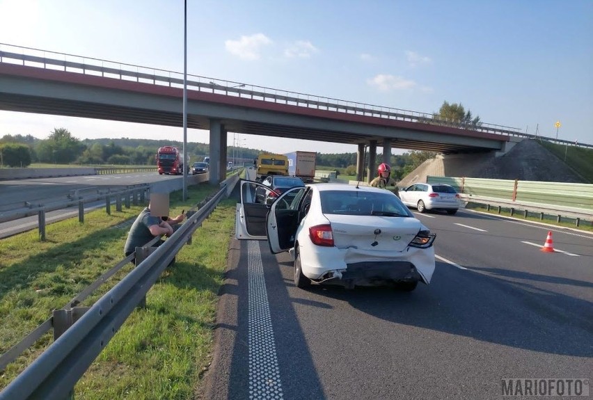 Wypadek na autostradzie A4. Zderzenie trzech samochodów w...