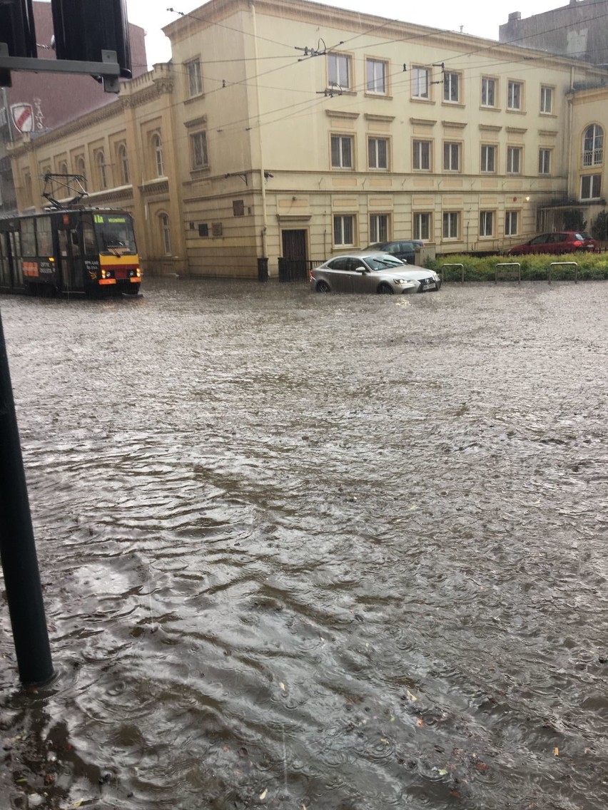 BURZA W ŁODZI! FILMY, ZDJĘCIA z zalanej deszczem Łodzi. ARCHIWALNE ZDJĘCIA