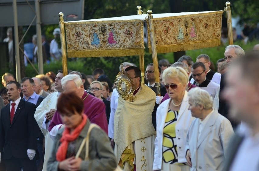 Golgota Picnic: Odczyt scenariusza na pl. Wolności. Były protesty [ZDJĘCIA, FILMY]