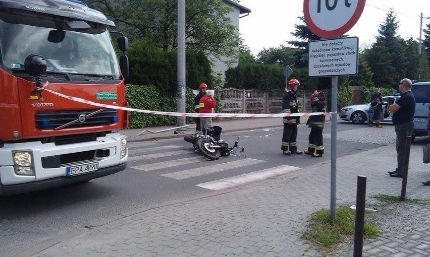 Wypadek w Pabianicach. Motocyklistka nie zatrzymała się przed znakiem stop [ZDJĘCIA]