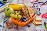 Co na drugie śniadanie do szkoły? Lunchbox na piątkę, czyli jak skomponować dziecku posiłek do szkoły