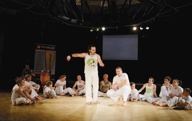 Treningi Capoeira wyzwalają w uczestnikach energię, której nie da się z niczym porównać. Więcej na stronie www.unicarbialystok.org.