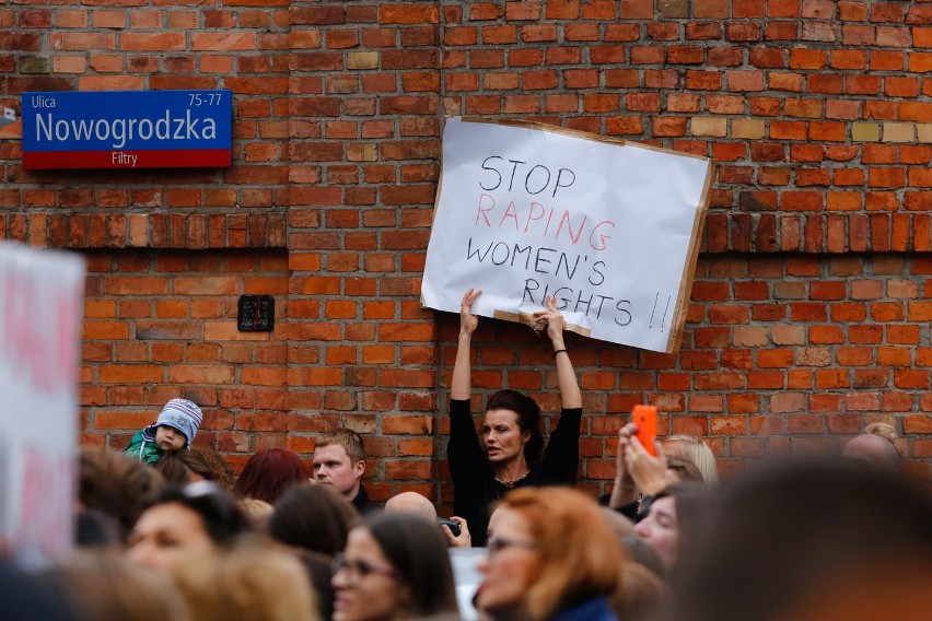 Ogólnopolski strajk kobiet. Czarny Poniedziałek w Warszawie