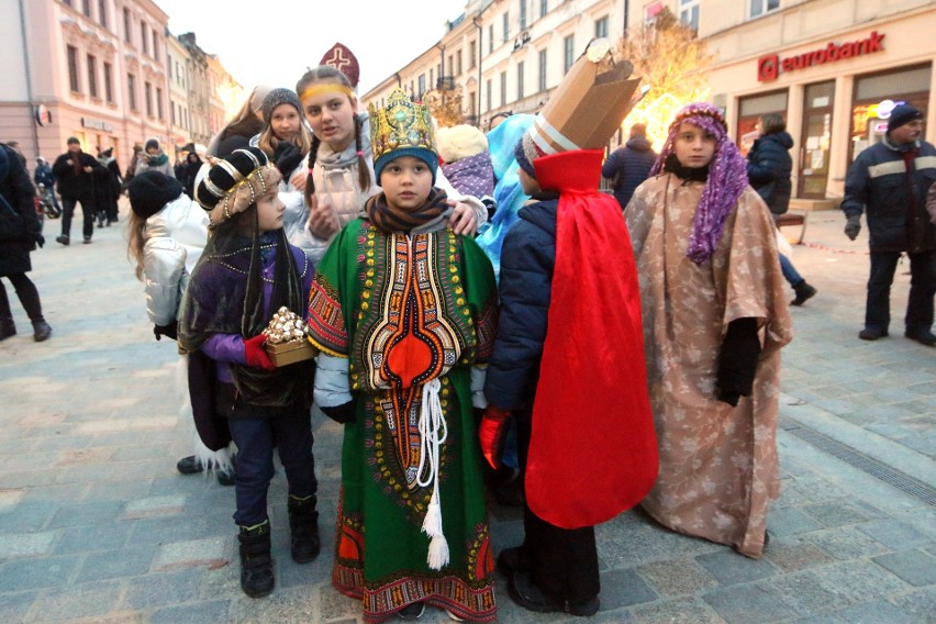 Wigilia Starego Miasta w Lublinie. Lublinianie podzielili się opłatkiem. Zobacz zdjęcia                          