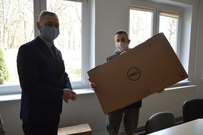 Dzieci z Bytowa dostały komputery w ramach kampanii #dzielmysiędobrem „Dziennika Bałtyckiego” i Portu Gdynia