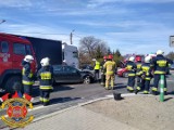 Wypadek na drodze krajowej 94 w Wielkiej Wsi. Zderzenie dwóch samochodów, dwie osoby poszkodowane
