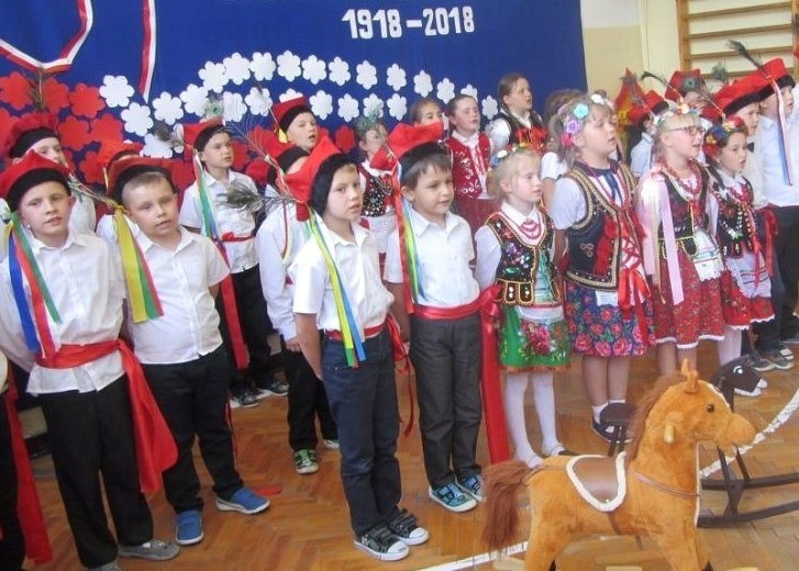 W hołdzie dla Niepodległej. Akademia patriotyczna w szkole w Brzostkowie 