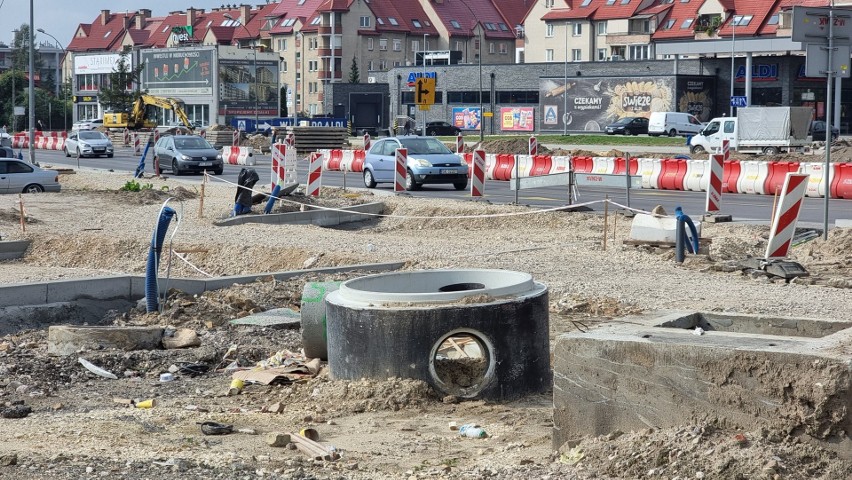 Przebudowa ważnego skrzyżowania w Kielcach idzie jak po grudzie. Będzie kolejne opóźnienie? Zobacz stan pracy 