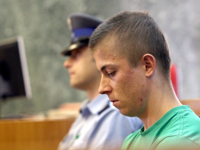 Oskarzeni o zabicie Konrada z TarnobrzegaKonrad, 34-letni mieszkaniec Tarnobrzega, zostal pobity do nieprzytomności. Zmarl w szpitalu.