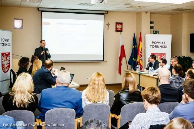 O „Infostradzie Kujaw i Pomorza 2.0”  dyskutowano w Starostwie Powiatowym w Toruniu 