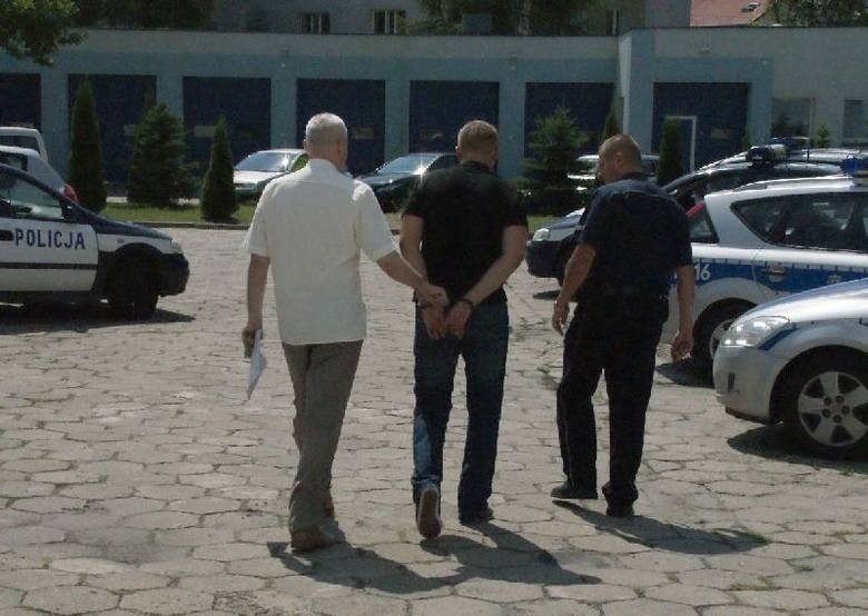 Zakatowali sprawcę kolizji w Bełchatowie. 25-latek z woj. śląskiego nie żyje