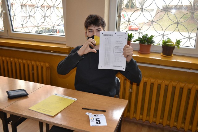 Uczniowie Technikum nr 6 w CKZiU w Sosnowcu pisali maturę próbną z matematyki. Zobacz kolejne zdjęcia. Przesuń zdjęcia w prawo - wciśnij strzałkę lub przycisk NASTĘPNE