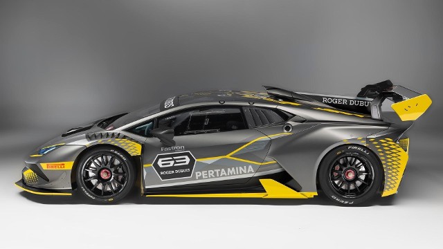 Lamborghini Huracan Super Trofeo Evo  Za napęd Lamborghini Huracan Super Trofeo Evo odpowiada wolnossąca jednostka V10 o pojemności 5,2 l dostarczająca 620 KM. Napęd na tylną oś przenosi sześciostopniowa, sekwencyjna skrzynia biegów. Pojawił się także nowy układ wydechowy.fot. Lamborghini