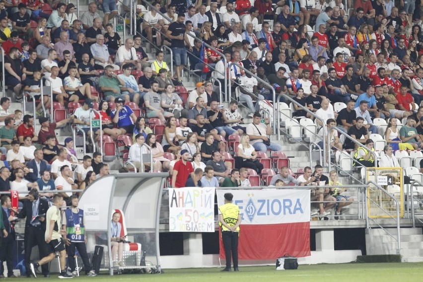 Kibice na meczu Ligi Mistrzów Dynamo Kijów - Benfica Lizbona