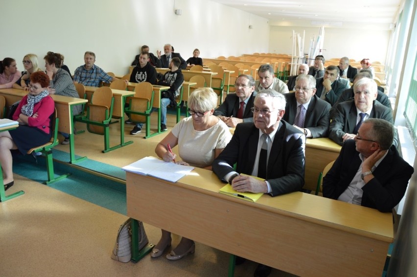 Nadzwyczajna sesja rady powiatu człuchowskiego w sprawie ZST