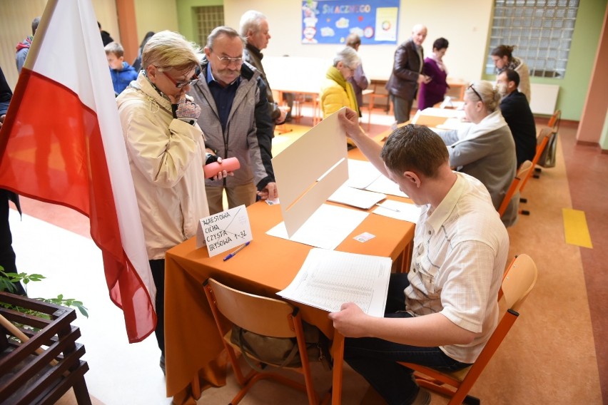 Toruń: głosowanie w wyborach samorządowych 2018