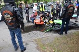 Moto Majówka 2019 Wronki: Wypadek na paradzie. Motocyklista zderzył się z bmw. Kierowca jednośladu poważnie ranny [ZDJĘCIA]