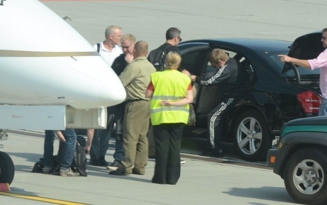 Elton John na łódzkim lotnisku.