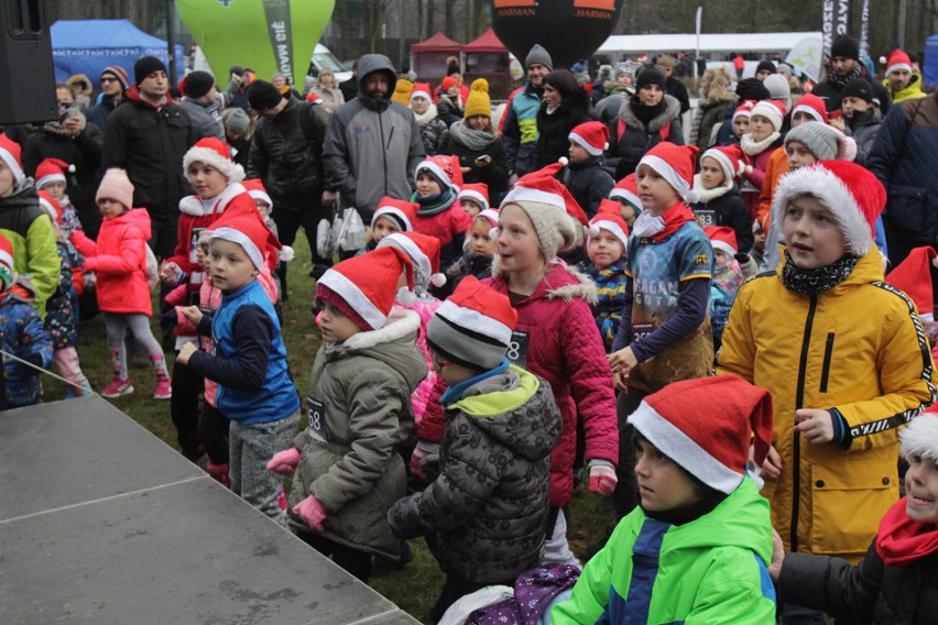 Bieg Mikołajkowy dla dzieci w Katowicach ZDJĘCIA Dzieciaki opanowały Dolinę Trzech Stawów 