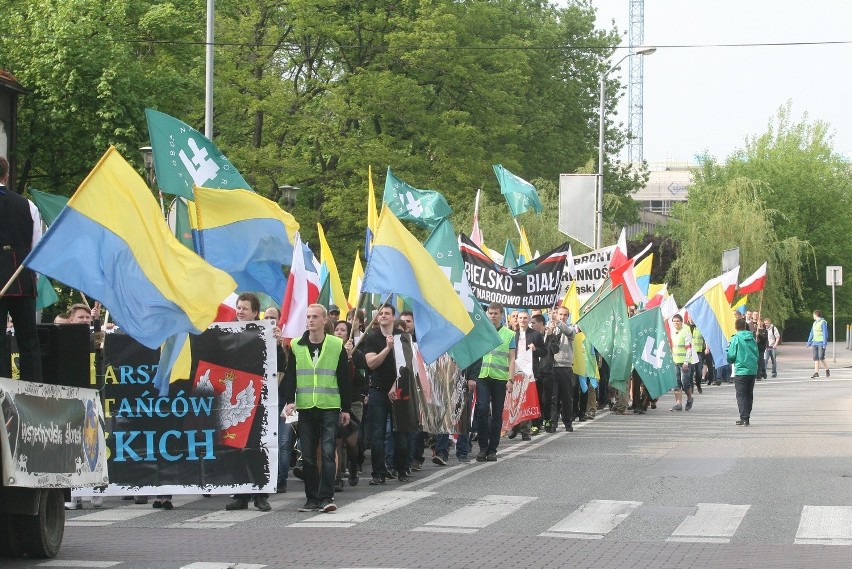 Marsz Powstańców Śląskich - w Katowicach demonstrowali...