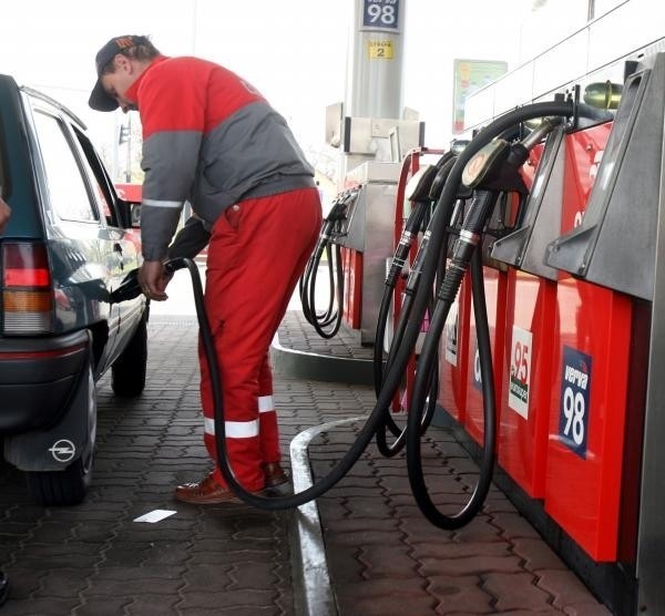 Ceny paliw spadają, w Łodzi jest taniej niż nad morzem