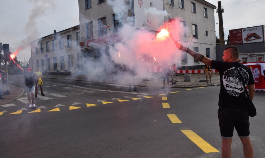 77 rocznica wybuchu powstania warszawskiego. Akcja z racami w Stargardzie 