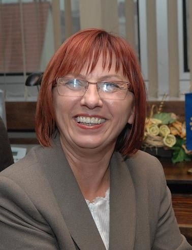 Helena Hatka jest absolwentką nauk społecznych  KUL, była min dyrektorem oddziału NFZ w Zielonej Górze, a  od 29 XI 2007 jest wojewodą lubuskim.