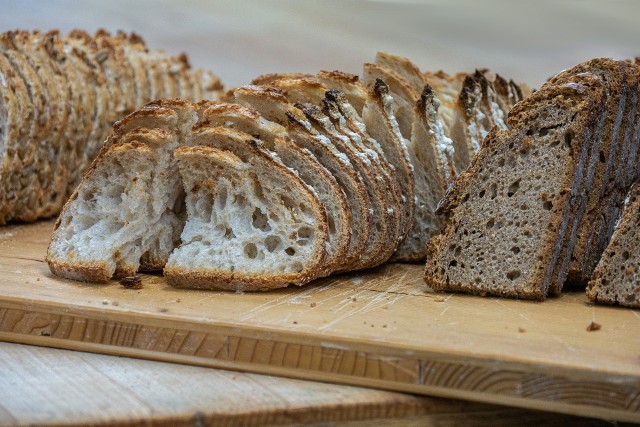 Spróbujcie choć raz spróbować upiec chleb samodzielnie - co wcale nie jest takie trudne, choć wymaga trochę pracy i skupienia.