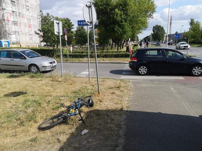 Wypadek na ścieżce rowerowej w Ostrowcu. Potrącił jadące dziecko i uciekł. Szuka go policja