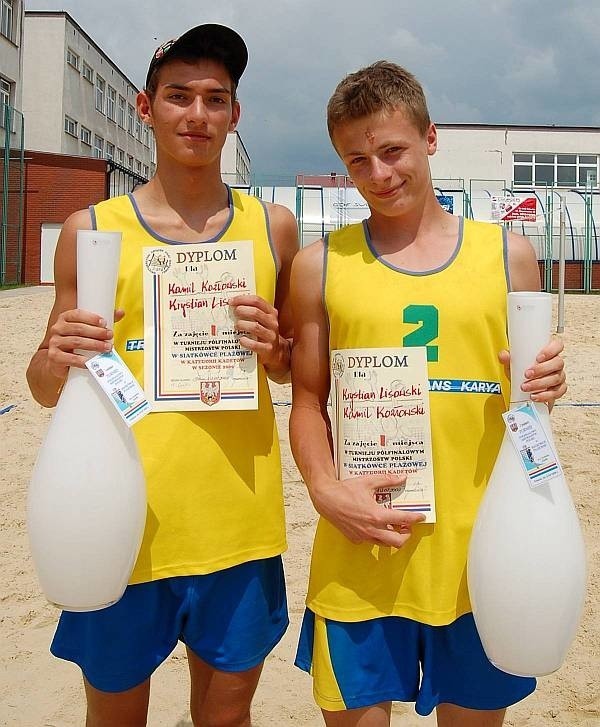 Kamil Kozłowski i Krystian Lisowski zwyciężyli w turnieju półfinałowym w siatkówce plażowej Kadetów, który rozegrano w Połańcu.
