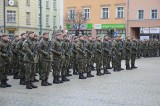 Ślubowanie żołnierzy obrony terytorialnej w Dzierżoniowie. Oto 100 osób, które zasiliły szeregi dolnośląskich WOT [DUŻO ZDJĘĆ]