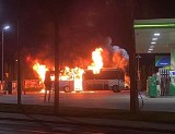 Pożar autobusu na stacji paliw. Pojazd spłonął doszczętnie