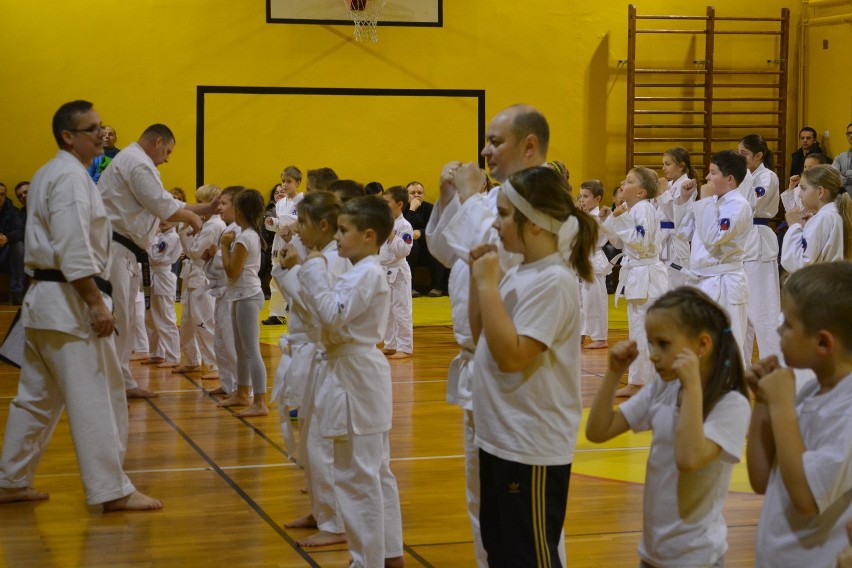 Udany egzamin olkuskich karateków